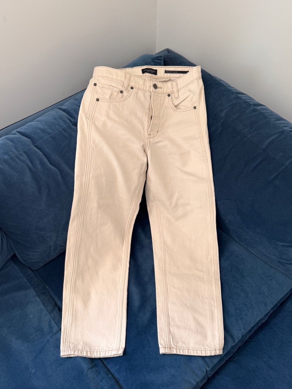 Banana Republic Petite High rise straight Cream Jeans Size 27